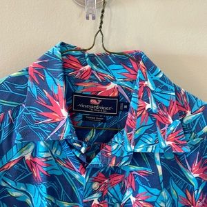 Men’s Vineyard Vines short sleeve button down Size M